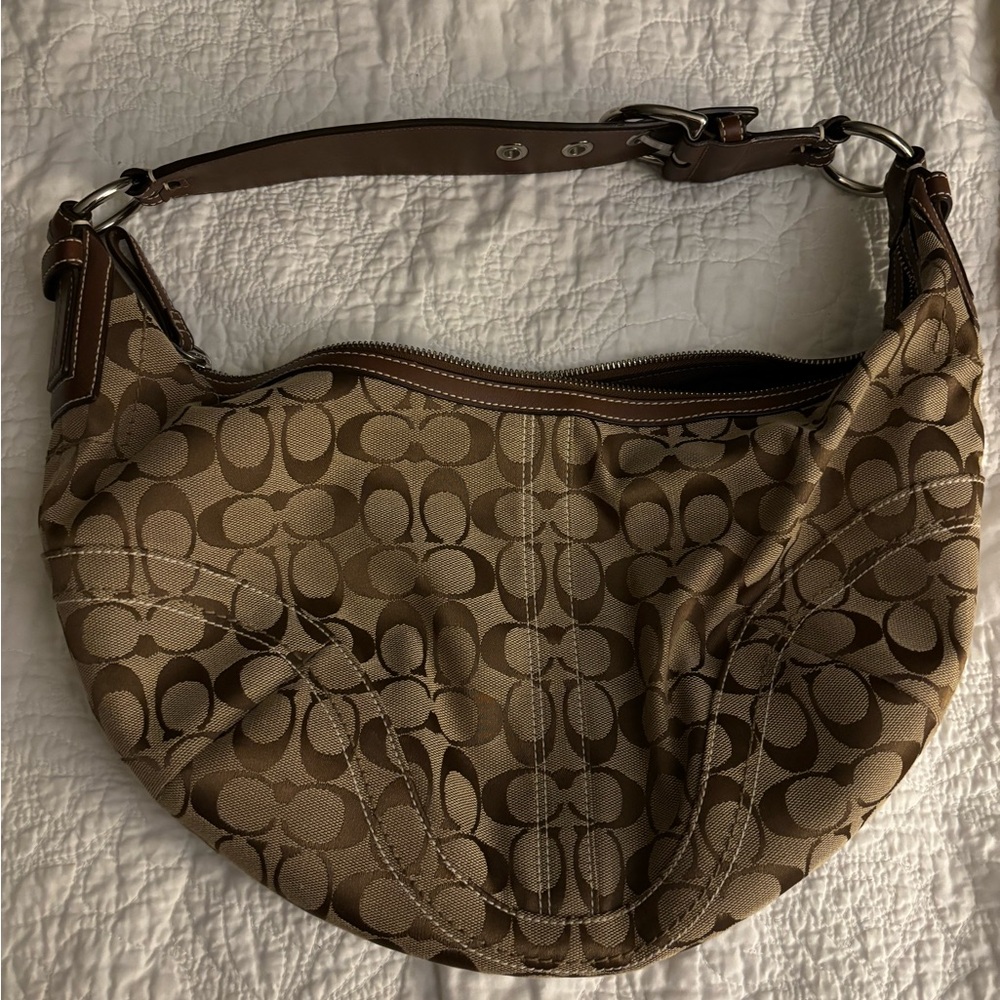 Coach logo Hobo bag. Excellent condition. Could say it's vintage.